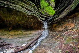 CANYONS IN STARVED ROCK STATE PARK